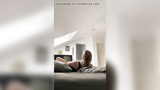 Bombshell Masturbation with no pose just passion
