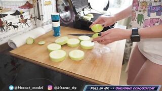 Best Bombshell Fiance Fucks while Cooking with Cumshot