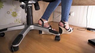 Spying On goddess Secretary Showing Off Goddess Foot Into High Heels Underdesk 4K