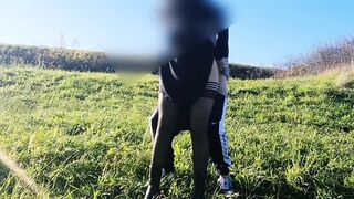Risky outdoors sex with a funny ending