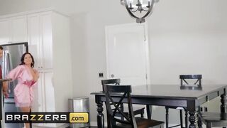 Inlked Thicc Step milf Sheridan Love fucks into the bath tub-bath