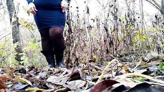 Plentiful Bae piss stream from milf cunt into dress and tights outdoor