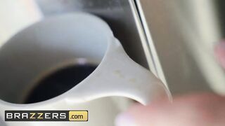 Pretty Mom Alexis Fawx can make any dick cum -Brazzers