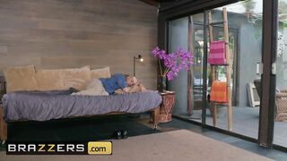 Slut milf Lisa Ann fucks her lil poolboy - Brazzers