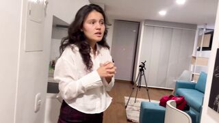 Mi vecina caliente quiere reparar mi televisor!!