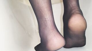 taking a shower toes into nylon tights toes bondage