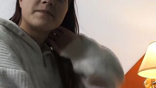junge dark hair braucht geld und mastubiert vor der kamera