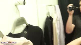 Offentlicher Dreier Sex into der Mall! Gehackt!
