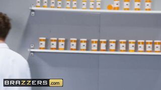 Brazzers - Filthy Beauty Goddess Kenzie Reeves With Gorgeous Body Fucks Her Pharmacy Markus Dupree
