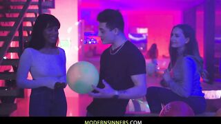 Bubble ass Aften Opal wants dick at party