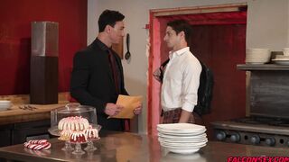 Muscular Cade Maddox fucks Taylor Reign in a kitchen