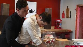Muscular Cade Maddox fucks Taylor Reign in a kitchen
