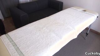 Cuckold strokes at home with expert sex masseur