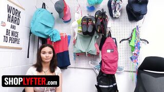 Thicc Bombshell Crystal Chase Lets Officer Cum On Her Enormous