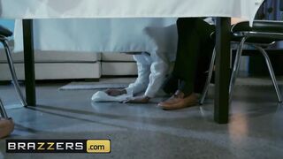Brazzers - bubble butt Abigail Mac loves anal