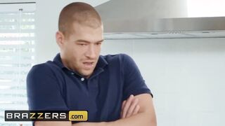 Brazzers - Xander Corvus fucks his chick friends daughter