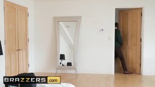 Brazzers - cute blonde Khloe Kapri gets fuck dilfs huge african cock