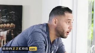Brazzers - Young stud fucks the fit mom next door