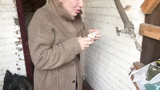 Cracky flashes as she shows off Her new home