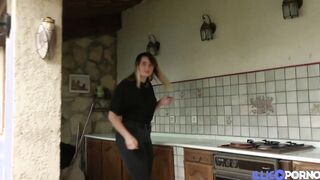 Erotic Cutie Davina loves anal inside the rain