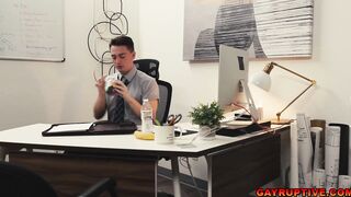 Boss Masyn Thorne fucks his employee Carter Woods hard