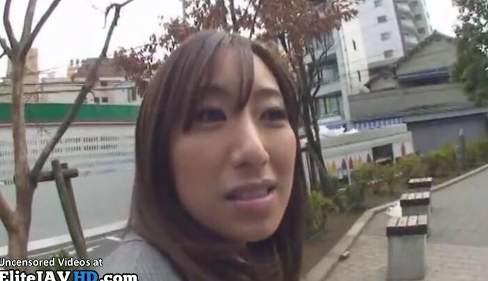 Japanese lovely assistant convinced to get oral creampie