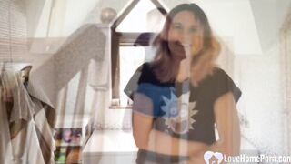 Sensual mistress wants a quicky inside the bathroom
