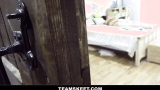Turned On Boyfriend Awakes Alessia Luna With Pussy Fisting