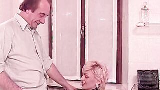 Uncontrollable orgasms of the mom penetrated inside the vagina