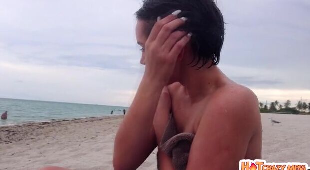 Naked At The Beach - S5:E7