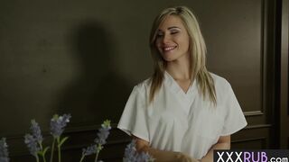 Hot teen Natasha White came for massage
