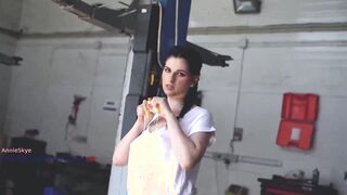 Round Natural Tits, Roleplay