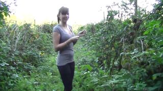 Ich habe ihn verfuhrt und er hat mich im Garten