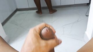 I masturbate looking at my stepsister's perfect booty