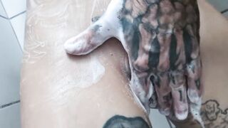 Fucking Cutie into the tub!!