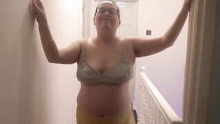 Fiance gets naked nude showing off her long titties and bum