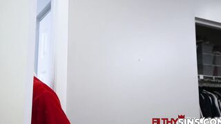 Quenn Rouge got Spikey's cock as a present