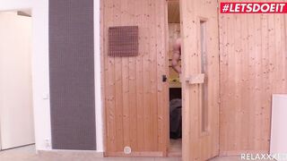 RELAXXXED - Czech Barely Legal Lady Dee Spa Sex With Her
