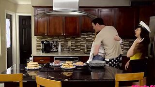 Fourth Of July Family Fuck - S3:E3