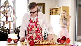 Step Sisters Warm Apple Pie - S20:E4