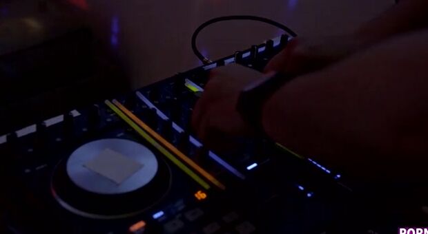 Raver Girlfriends - S12:E10