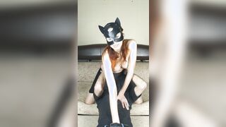 Hoe gets an orgasm sitting on his face
