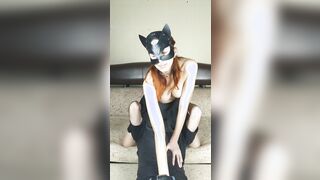 Hoe gets an orgasm sitting on his face