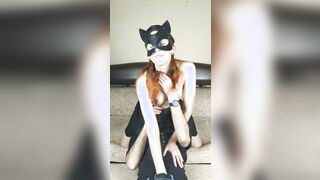 Hoe gets an orgasm sitting on his face