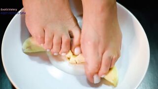 Camgirl  Kneading dough with her feet