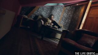 Watching herself in the Mirror as she Masturbates to an Orgasm