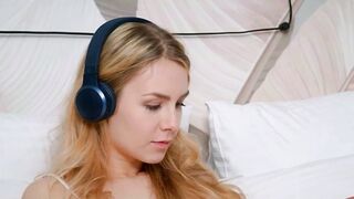 Anal lover Alecia Fox gets fucked by her neighbor