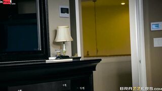 Tight Fitting House Sitting Sex Film With Jessy Jones, India Summer, Kimberly Moss - Brazzers Official