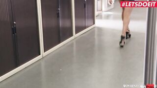 PORNO ACADEMIE - College women Mina Sauvage Doesn't Have A Problem Fucking Teachers - LETSDOEIT