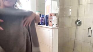 Kinky cougar stuffing pussy in the bathroom